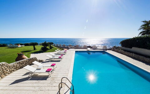 Villa Luna Blu: Blau, Wasser, Meer, Gartenmöbel, Freizeit, Küsten Und Ozeanische Forms, Schwimmbad, Ozean, Küste, Resort
