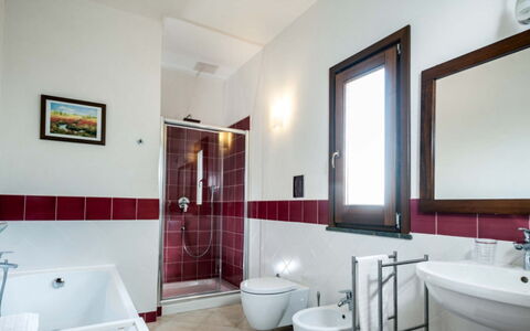 Villa Eroica: Flooring, Interior Design, Armatur, Fussboden, Decke, Zapfhahn, Zimmer, Badezimmer, Installation, Light Fixture