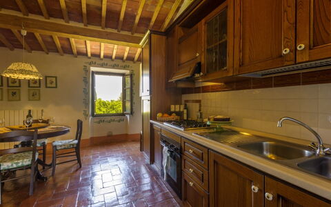 Podere Contignano: Möbel, Flooring, Interior Design, Zuhause, Küche, Zimmer, Countertop, Cabinetry, Haushaltsgerät, Küche & Esszimmer Tisch