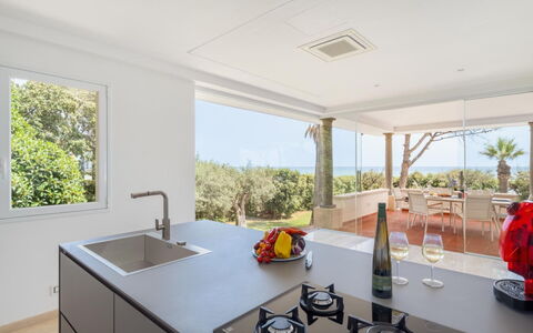 Villa delle Palme: Küche, Countertop, Interior Design, Flooring, Küchengerät, Möbel, Zuhause, Fussboden, Decke, Die Architektur