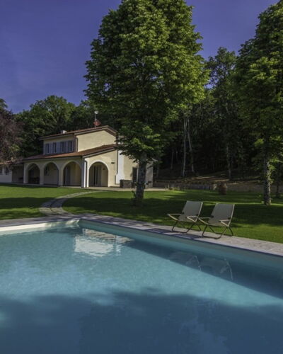 Villa Sara: Schwimmbad, Estate, Schatten, Garten, Hazienda, Landscaping, Rasen, Bauernhaus, Garten, Hinterhof