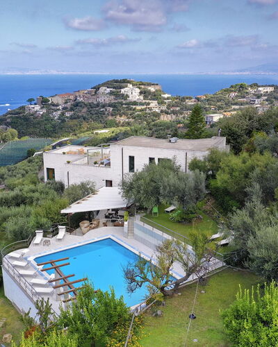 Villa Liliana: Schwimmbad, Wohngebiet, Resort, Estate, Zuhause, Menschliche Siedlung, Vogelperspektive, Luftaufnahmen, Eco Hotel, Thermae