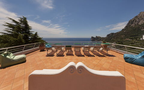 Villa Nerano: Möbel, Tabelle, Stuhl, Resort, Meer, Wohnung, Küche & Esszimmer Tisch, Ozean, Kaffetisch, Küste