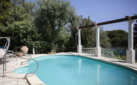 Villa Nerano: Blau, Schwimmbad, Gartenmöbel, Resort, Verbundwerkstoff, Schatten, Stuhl, Eco Hotel, Design, Thermae