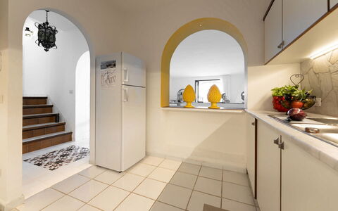 Villa Luce: Interior Design, Wand, Flooring, Fussboden, Decke, Beleuchtung, Zimmer, Zuhause, Countertop, Küche