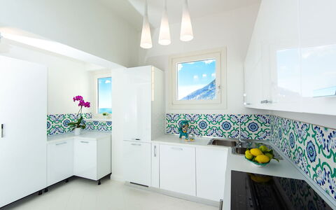 Villa Limoncello: Blau, Interior Design, Flooring, Küche, Countertop, Fussboden, Sinken, Zapfhahn, Decke, Cabinetry