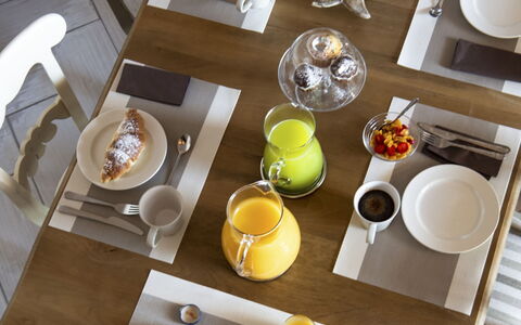 Villa Gilda: Möbel, Geschirr, Esszimmer, Tabelle, Küche & Esszimmer Tisch, Stuhl, Servierware, Holz, Interior Design, Dishware