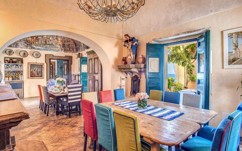 Villa Positano: Möbel, Wand, Interior Design, Tabelle, Stuhl, Beleuchtung, Die Architektur, Flooring, Esszimmer, Zuhause
