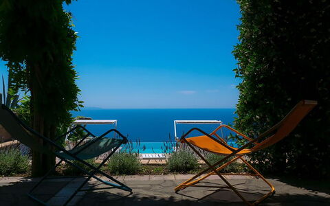 Villa Sant'Agata: Blau, Möbel, Sommer, Meer, Gartenmöbel, Stuhl, Ozean, Küsten Und Ozeanische Forms, Sonnenlicht, Schatten