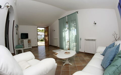 Villa Sant'Agata: Möbel, Flooring, Fussboden, Interior Design, Decke, Beleuchtung, Stuhl, Zimmer, Wohnzimmer, Couch