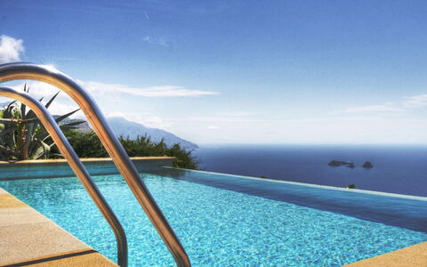 Villa Sant'Agata: Blau, Wasser, Gewässer, Schwimmbad, Meer, Resort, Küsten Und Ozeanische Forms, Freizeit, Ozean, Eco Hotel