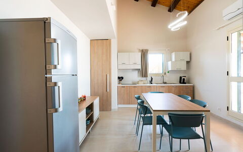 Casa sul Mare: Möbel, Interior Design, Küche, Flooring, Küchengerät, Holz, Countertop, Decke, Major Appliance, Stuhl