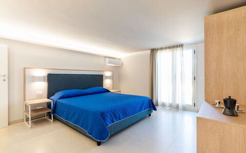 Casa sul Mare: Interior Design, Flooring, Möbel, Fussboden, Wohnung, Resort, Zimmer, Decke, Bett, Schlafzimmer