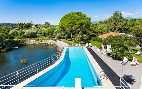 Villa del Faro: Blau, Wasser, Schwimmbad, Resort, Freizeit, Eco Hotel, Schatten, Ferienort, Hotel