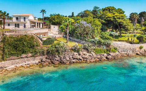 Villa Vernissage: Blau, Wasser, Gewässer, Küste, Natürliche Landschaft, Küsten Und Ozeanische Forms, Meer, Ufer, Resort, Estate