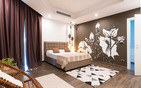 Villa Vernissage: Möbel, Interior Design, Bett, Fussboden, Flooring, Schlafzimmer, Wand, Zimmer, Holz, Decke