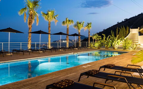 Villa Alcantara: Schwimmbad, Resort, Eco Hotel, Hotel, Gartenmöbel, Ferienort, Tropen, Strandresort, Sonnenliege
