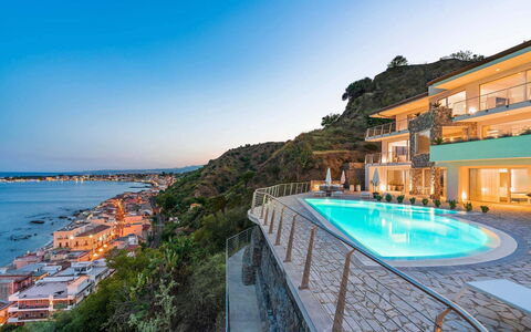 Villa Taormina- Baya Bella: Küste, Meer, Resort, Ufer, Hotel, Ferienort, Schwimmbad, Strand, Strandresort, Villa