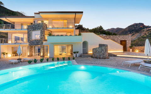 Villa Taormina- Baya Bella: Blau, Schwimmbad, Resort, Villa, Eco Hotel, Villa, Estate, Hotel, Ferienort, Balkon