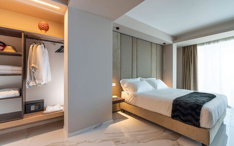 Villa Taormina- Baya Bella: Interior Design, Flooring, Fussboden, Holz, Möbel, Schlafzimmer, Decke, Beleuchtung, Zimmer, Bett