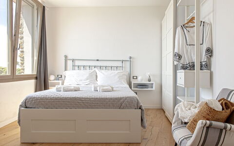 Vistamare: Möbel, Bett, Bedding, Interior Design, Schlafzimmer, Bettdecke, Flooring, Fussboden, Wand, Zimmer