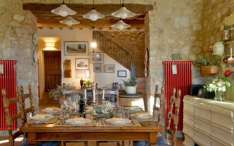 Villa Anima: Möbel, Interior Design, Tabelle, Wand, Holz, Stuhl, Flooring, Beleuchtung, Zimmer, Esszimmer