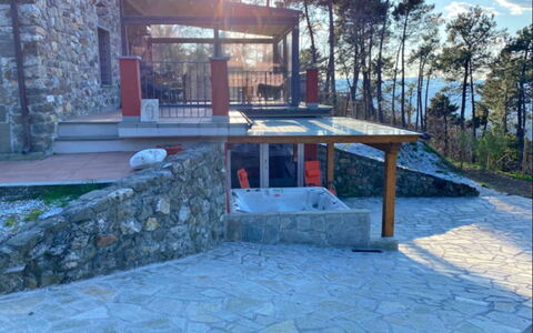 Villa Sarzana: Verbundwerkstoff, Flagstone, Beton, Schatten, Steinwand, Schwimmbad, Cobblestone, Treppe, Hinterhof, Fliese