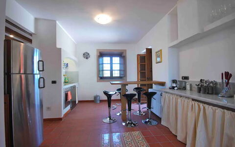 Villa Sarzana: Interior Design, Möbel, Flooring, Küche, Decke, Holz, Küchengerät, Countertop, Fussboden, Light Fixture