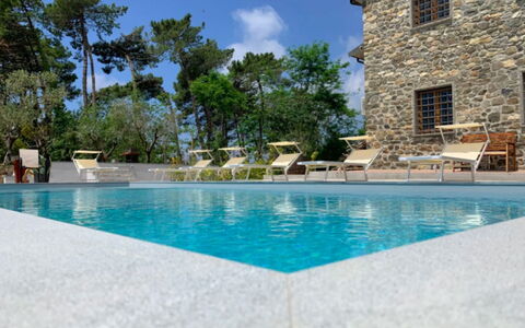 Villa Sarzana: Blau, Schwimmbad, Resort, Verbundwerkstoff, Eco Hotel, Estate, Water Feature, Schatten, Villa, Fliese