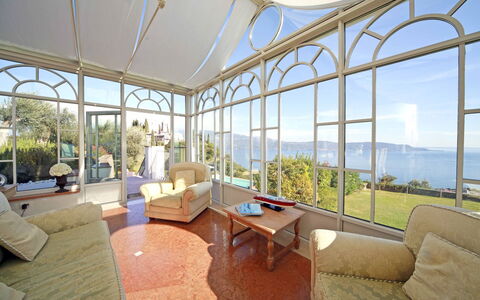 Tenuta le Selve: Eco Hotel, Estate, Schatten, Villa, Zimmerpflanze, Veranda, Balkon, Villa, Daylighting, Outdoor Struktur