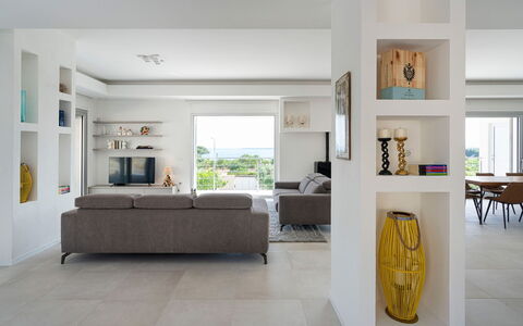 Villa Nina: Möbel, Interior Design, Wand, Flooring, Fussboden, Holz, Decke, Wohnzimmer, Zimmer, Zuhause