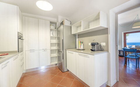 Villa Marciana: Küche, Interior Design, Küchengerät, Flooring, Major Appliance, Decke, Fussboden, Countertop, Cabinetry, Zimmer