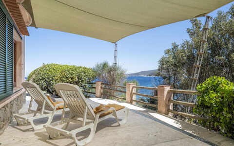 Villa Marciana: Möbel, Gartenmöbel, Schatten, Balkon, Stuhl, Veranda, Tisch Im Freien, Zaun, Deck, Tropen