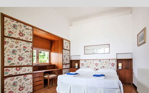 Terrazza Dell'Elba: Interior Design, Flooring, Fussboden, Möbel, Schlafzimmer, Zimmer, Decke, Bett, Wohnung, Bettdecke