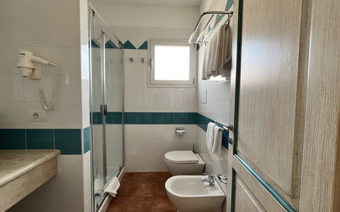 Apartments In Golfo Orosei: Flooring, Interior Design, Armatur, Fussboden, Installation, Badezimmer, Fliese, Toilette, Zapfhahn, Sinken