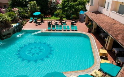 Apartments In Golfo Orosei: Schwimmbad, Wasser, Resort, \Stadt, Möbel, Eco Hotel, Thermae, Freizeit, Gartenmöbel, Water Feature