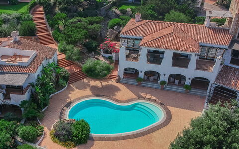 Porto Cervo Apartments Wifi And Ac: Wohngebiet, Resort, Estate, Hazienda, Schwimmbad, Garten, Villa, Landscaping, Villa, Hof