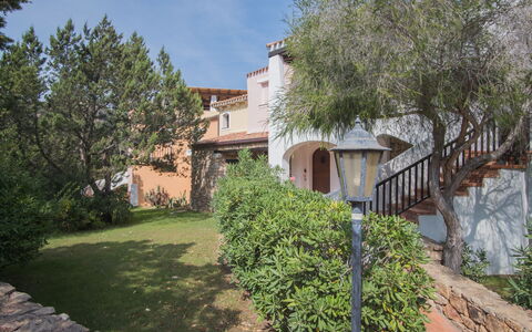 Porto Cervo Apartments Wifi And Ac: Strauch, Garten, Estate, Hazienda, Landscaping, Garten, Schatten, Hinterhof, Villa, Hof