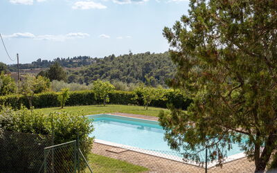 Il Pino Apartment: Schwimmbad, Resort, Schatten, Garten, Gartenmöbel, Eco Hotel, Landscaping, Hinterhof, Hazienda, Thermae