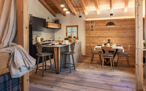 Baita Piciola: Holz, Möbel, Interior Design, Zuhause, Tabelle, Hütte, Flooring, Blockhaus, Stuhl, Küche & Esszimmer Tisch