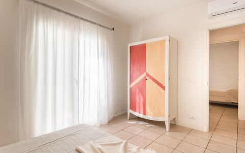 Baia Bianca Apartments Sardinia: Interior Design, Fussboden, Möbel, Flooring, Holz, Schlafzimmer, Decke, Textil, Zimmer, Bett