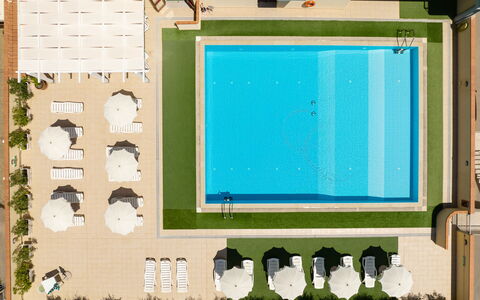 Le Fontane Apartments In Villasimius: Schwimmbad, Resort, Flooring, Interior Design, Fussboden, Möbel, Freizeit, Thermae, Freizeitzentrum, Stuhl