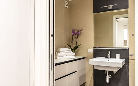 Suite Trastevere: Interior Design, Wand, Flooring, Fussboden, Armatur, Bad Sink, Badezimmer, Badezimmerschrank, Sinken, Spiegel