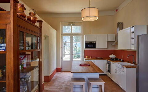 Poggio Cavallino Private Pool, Wifi, Maremma: Möbel, Interior Design, Flooring, Küche, Holz, Cabinetry, Fussboden, Countertop, Decke, Küchengerät