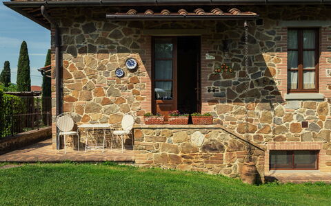 La Pergola: Tür, Backstein, Hütte, Mauerwerk, Bauernhaus, Steinwand, Garten, Blumentopf, Garten, Zimmerpflanze