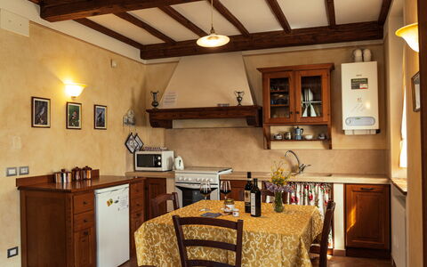 La Pergola: Möbel, Küche, Interior Design, Countertop, Flooring, Küchengerät, Cabinetry, Holz, Major Appliance, Decke