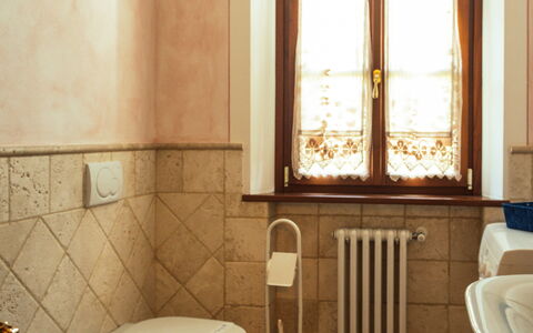 La Pergola: Flooring, Wand, Armatur, Fussboden, Badezimmer, Interior Design, Zapfhahn, Sinken, Installation, Bad Sink