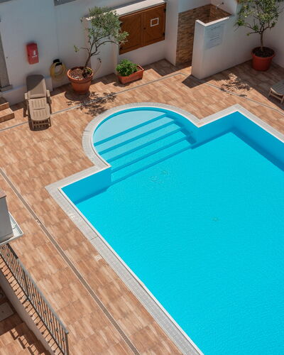Cristal Blu Apartments In Santa Teresa Gallura: Schwimmbad, Verbundwerkstoff, Resort, Thermae, Fliese, Water Feature, Hazienda, Design, Hotel, Hof