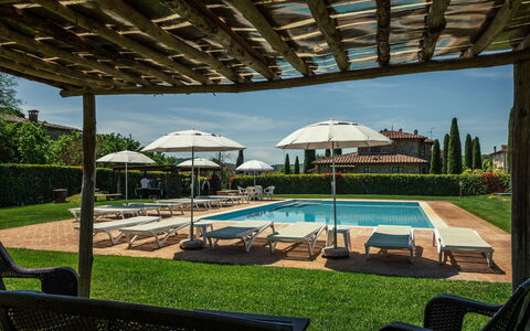 Il Roseto: Schwimmbad, Resort, Gartenmöbel, Garten, Hazienda, Estate, Rasen, Sonnenliege, Villa, Garten
