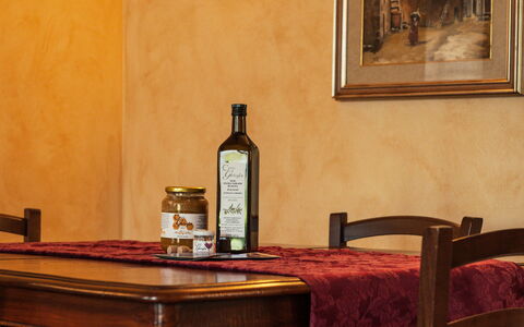 Il Roseto: Möbel, Interior Design, Flooring, Tabelle, Fussboden, Braun, Küche & Esszimmer Tisch, Stuhl, Esszimmer, Zimmer